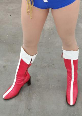 Z16091716 Wonder Woman Vintage Red Boots